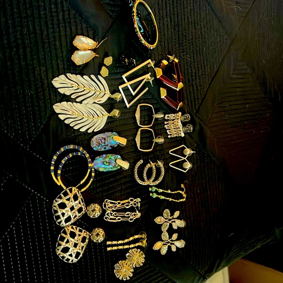 Kendra Scott bundle of gold silver earrings and gold bangle - Picture 1 of 1